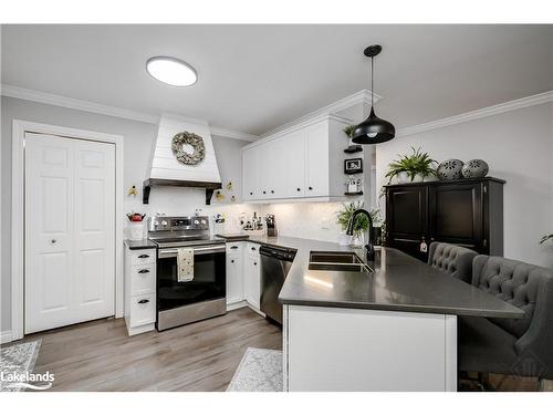 103-24 Dairy Lane, Huntsville, ON - Indoor Photo Showing Kitchen With Double Sink