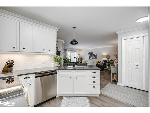 103-24 Dairy Lane, Huntsville, ON - Indoor Photo Showing Kitchen