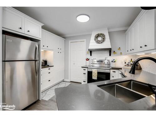 103-24 Dairy Lane, Huntsville, ON - Indoor Photo Showing Kitchen With Double Sink