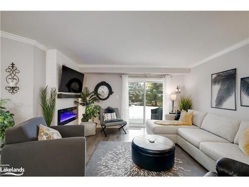 103-24 Dairy Lane, Huntsville, ON - Indoor Photo Showing Living Room