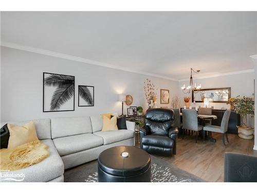 103-24 Dairy Lane, Huntsville, ON - Indoor Photo Showing Living Room