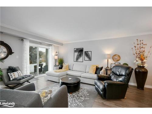 103-24 Dairy Lane, Huntsville, ON - Indoor Photo Showing Living Room