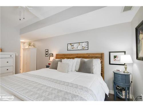 103-24 Dairy Lane, Huntsville, ON - Indoor Photo Showing Bedroom