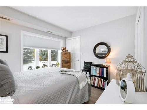 103-24 Dairy Lane, Huntsville, ON - Indoor Photo Showing Bedroom