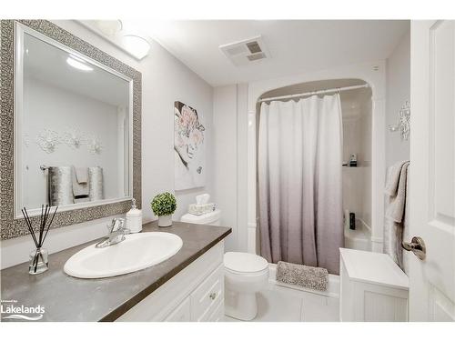 103-24 Dairy Lane, Huntsville, ON - Indoor Photo Showing Bathroom