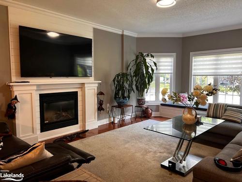 48 Idlewood Drive, Wasaga Beach, ON - Indoor Photo Showing Living Room With Fireplace