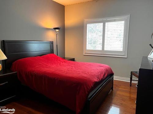 48 Idlewood Drive, Wasaga Beach, ON - Indoor Photo Showing Bedroom