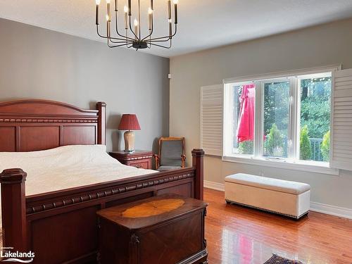 48 Idlewood Drive, Wasaga Beach, ON - Indoor Photo Showing Bedroom