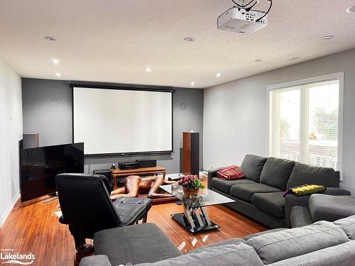 48 Idlewood Drive, Wasaga Beach, ON - Indoor Photo Showing Living Room