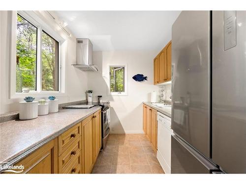 199A Sugar Lake Road, Seguin, ON - Indoor Photo Showing Kitchen