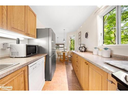 199A Sugar Lake Road, Seguin, ON - Indoor Photo Showing Kitchen