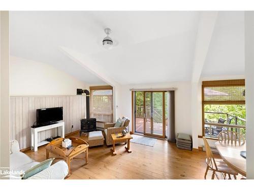 199A Sugar Lake Road, Seguin, ON - Indoor Photo Showing Living Room