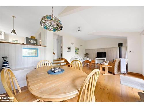 199A Sugar Lake Road, Seguin, ON - Indoor Photo Showing Dining Room