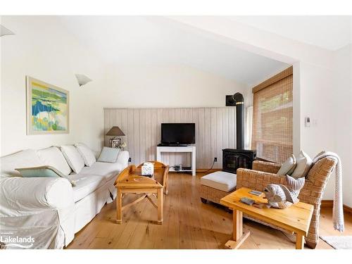 199A Sugar Lake Road, Seguin, ON - Indoor Photo Showing Living Room