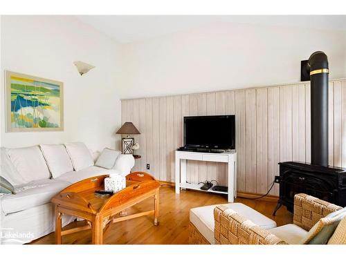 199A Sugar Lake Road, Seguin, ON - Indoor Photo Showing Living Room