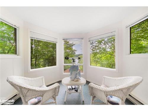 199A Sugar Lake Road, Seguin, ON - Indoor Photo Showing Living Room