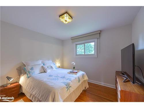 365 Macisaac Drive, Orillia, ON - Indoor Photo Showing Bedroom