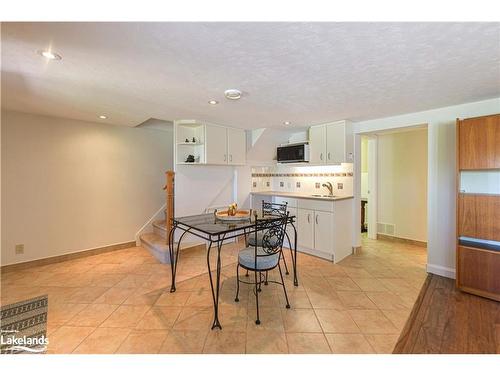 365 Macisaac Drive, Orillia, ON - Indoor Photo Showing Kitchen