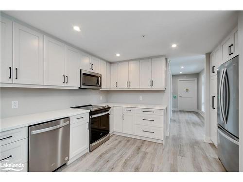 301-200 Anglo Street, Bracebridge, ON - Indoor Photo Showing Kitchen