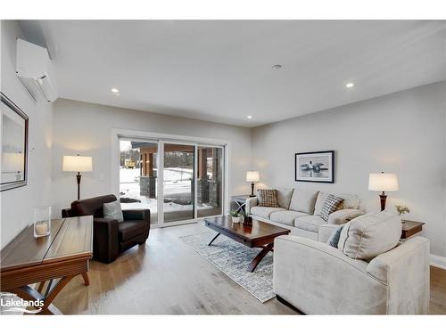 305-200 Anglo Street, Bracebridge, ON - Indoor Photo Showing Living Room