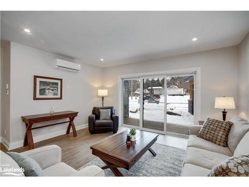 305-200 Anglo Street, Bracebridge, ON - Indoor Photo Showing Living Room