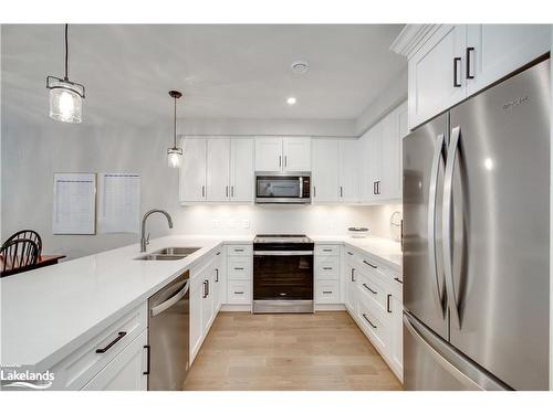 305-200 Anglo Street, Bracebridge, ON - Indoor Photo Showing Kitchen With Double Sink With Upgraded Kitchen