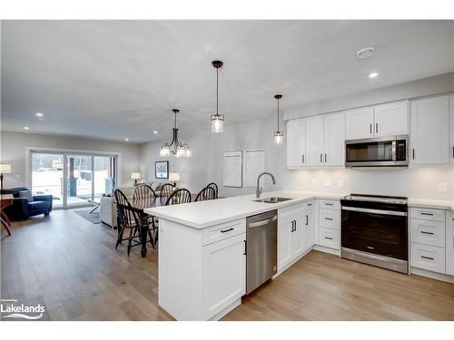 305-200 Anglo Street, Bracebridge, ON - Indoor Photo Showing Kitchen With Upgraded Kitchen