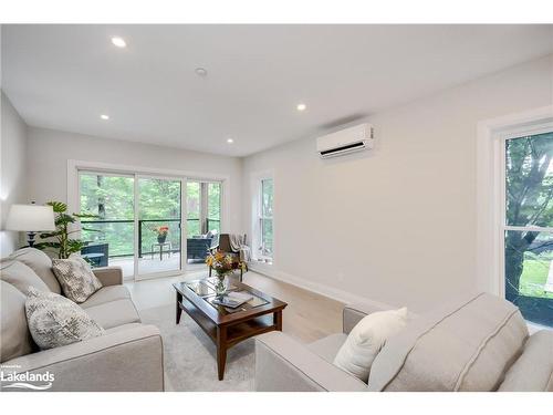 304-200 Anglo Street, Bracebridge, ON - Indoor Photo Showing Living Room