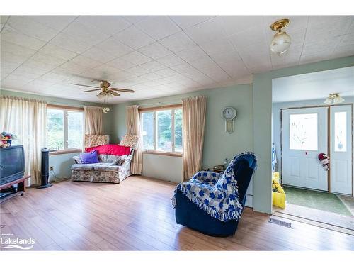 3338 Cox Drive, Severn, ON - Indoor Photo Showing Bedroom