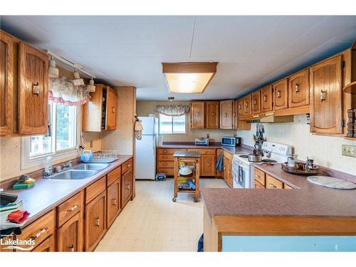 3338 Cox Drive, Severn, ON - Indoor Photo Showing Kitchen With Double Sink