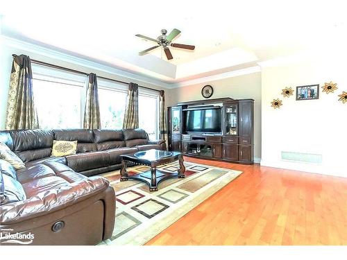 16 Wasaga Sands Drive, Wasaga Beach, ON - Indoor Photo Showing Living Room