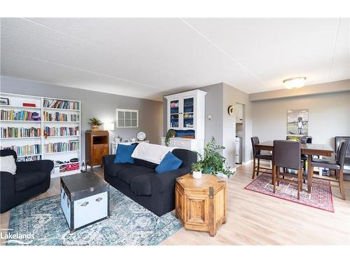 206-200 Beaconview Heights, Parry Sound, ON - Indoor Photo Showing Living Room