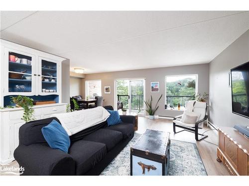 206-200 Beaconview Heights, Parry Sound, ON - Indoor Photo Showing Living Room