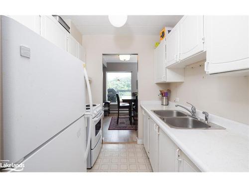 206-200 Beaconview Heights, Parry Sound, ON - Indoor Photo Showing Kitchen With Double Sink