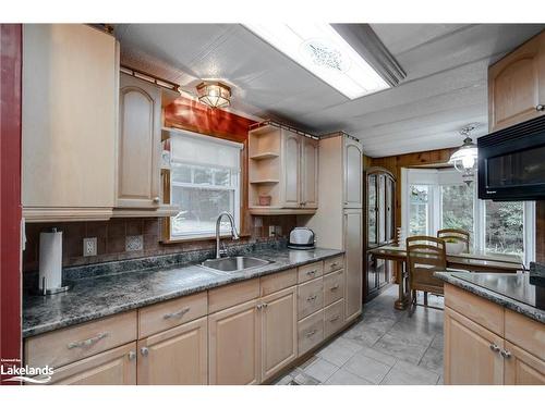 399 Otter Lake Road, Huntsville, ON - Indoor Photo Showing Kitchen