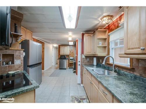 399 Otter Lake Road, Huntsville, ON - Indoor Photo Showing Kitchen