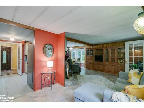 399 Otter Lake Road, Huntsville, ON - Indoor Photo Showing Living Room