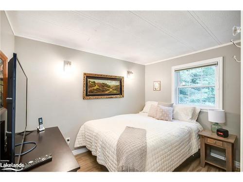 399 Otter Lake Road, Huntsville, ON - Indoor Photo Showing Bedroom