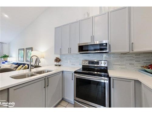 62 Green Briar Drive, Collingwood, ON - Indoor Photo Showing Kitchen With Double Sink With Upgraded Kitchen