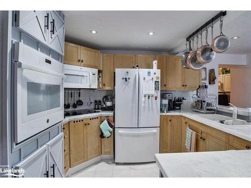 138 River Road, Bracebridge, ON - Indoor Photo Showing Kitchen