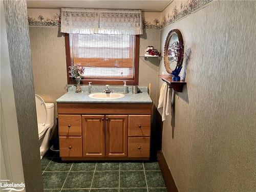 62 Fatima Court, Wasaga Beach, ON - Indoor Photo Showing Laundry Room