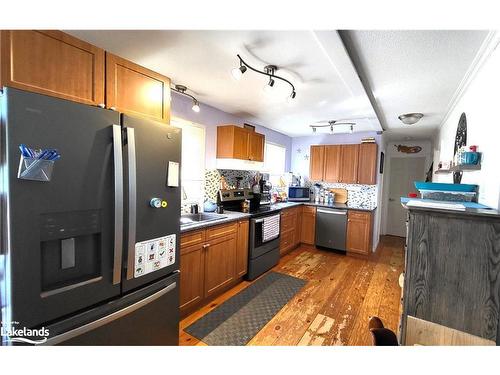 35 Lorne St Street S, Huntsville, ON - Indoor Photo Showing Kitchen