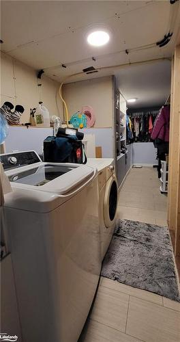 35 Lorne St Street S, Huntsville, ON - Indoor Photo Showing Laundry Room