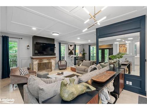 39 Deerfoot Trail, Huntsville, ON - Indoor Photo Showing Living Room