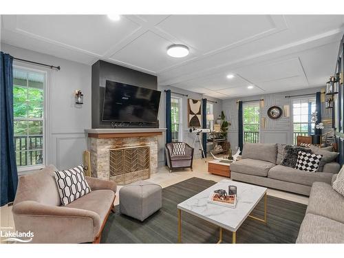 39 Deerfoot Trail, Huntsville, ON - Indoor Photo Showing Living Room