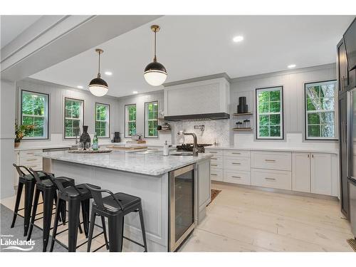 39 Deerfoot Trail, Huntsville, ON - Indoor Photo Showing Kitchen With Upgraded Kitchen