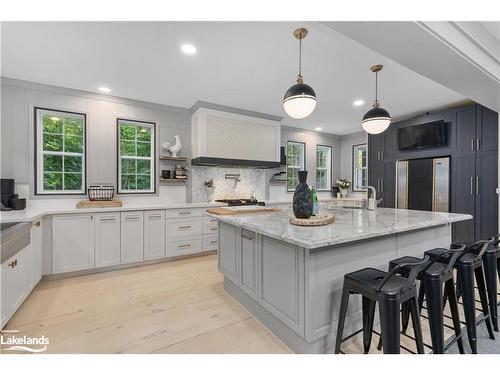 39 Deerfoot Trail, Huntsville, ON - Indoor Photo Showing Kitchen With Upgraded Kitchen