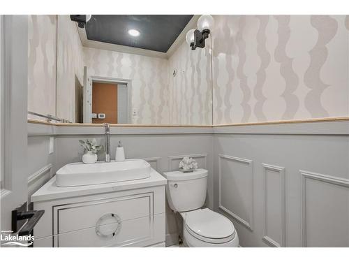 39 Deerfoot Trail, Huntsville, ON - Indoor Photo Showing Bathroom