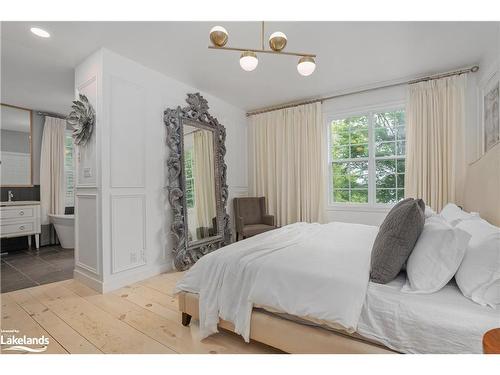 39 Deerfoot Trail, Huntsville, ON - Indoor Photo Showing Bedroom