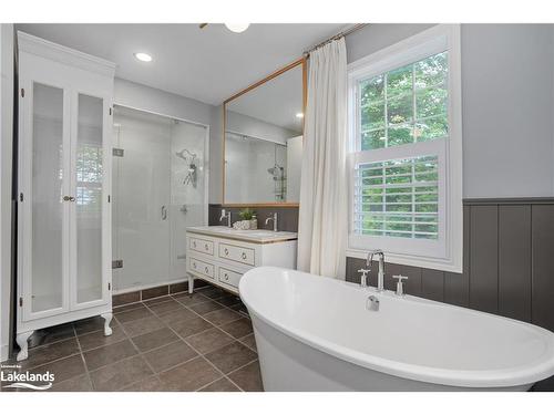 39 Deerfoot Trail, Huntsville, ON - Indoor Photo Showing Bathroom